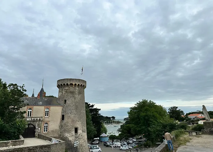 Logis Nature Au Pied Du Chateau *