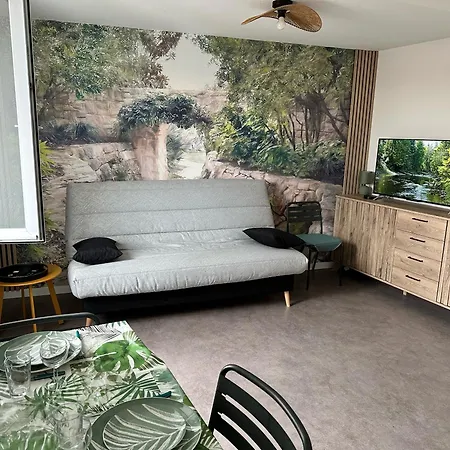 Logis Nature Au Pied Du Chateau Apartment *